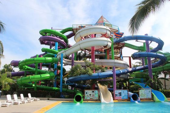 OEM Outdoor Aqua Amusement Park Water Sport Games Pool Glasvezel Glijbaan voor kinderen