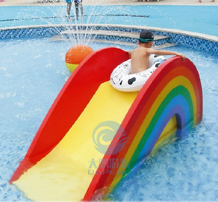 Van het Waterdia's van regenboogmini splash pad children fibreglass Hoogte 1.1m Breedte 0.6m