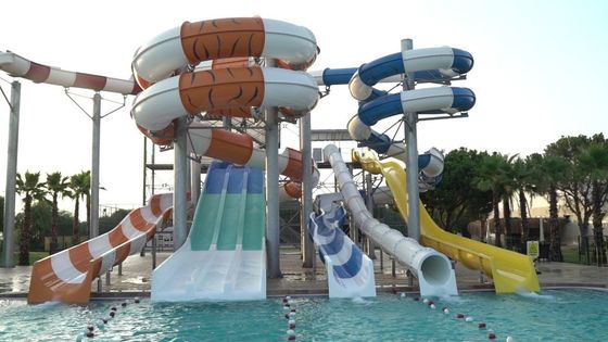 OEM amusementsapparatuur set glasvezel waterglijbaan voor zwembad