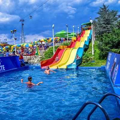 Goede prijs. ODM Outdoor Grote waterplezierpark Zomer zwembad Glasvezel Regenboog glijbaan Voor kinderen online