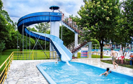 Goede prijs. Waterpark Spel zwembad apparatuur 3-5m hoge glasvezel glijbaan voor kinderen online