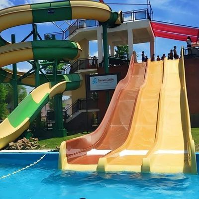 Goede prijs. Buitenwaterpark-apparatuur Speelterrein Waterglijbaan van glasvezel online