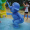De kinderen spelen de Nevels Kleine Olifant van het Poolwater, Glasvezel Dierlijke Status - Blauw