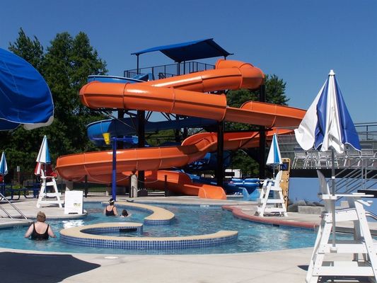 Goede prijs. Buitenbewegingspark Waterparkapparatuur Glasvezel glijbaan Voor buitenbad online