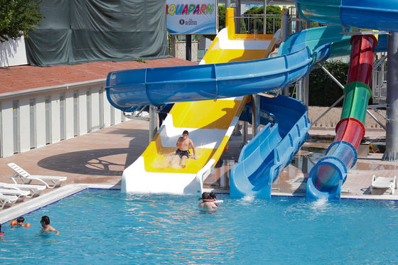 OEM Outdoor Multi Fiberglass Slide Set voor water pretpark speeltuin