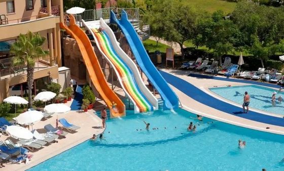 OEM Outdoor Multi Fiberglass Slide Set voor water pretpark speeltuin