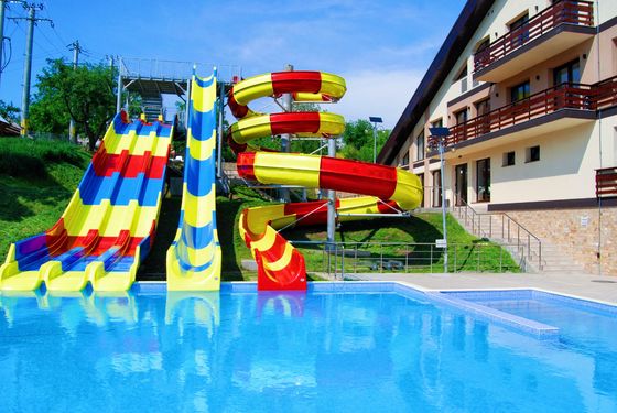 Goede prijs. OEM commerciële water amusement park rit glasvezel buis spiraal glij set te koop online