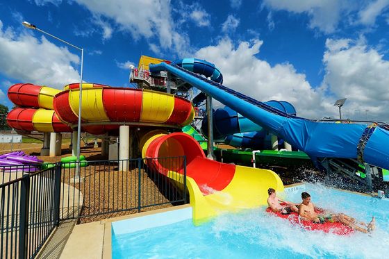 Waterspelpark Speelterrein Zwembadapparatuur Spiraalglijbaan van glasvezel