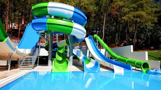 Vermaakwaterpark Volwassenen Wattenspellen Op maat Glasvezelslide voor zwembad