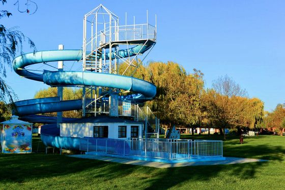 Goede prijs. Outdoor amusement Aqua waterpark design Kindertripjes Speelapparatuur Glasvezel waterglijbaan online