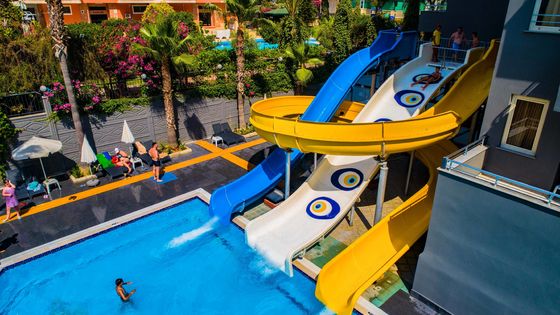 Vermaakpark Zwemwaterwedstrijden Speelterrein zwembad Water spelen glijbaan Voor kind zwembad