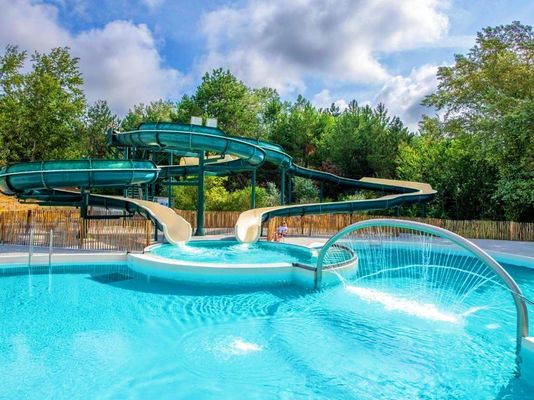 Outdoor commercieel zwembad met glasvezel spiraal buis water glij set