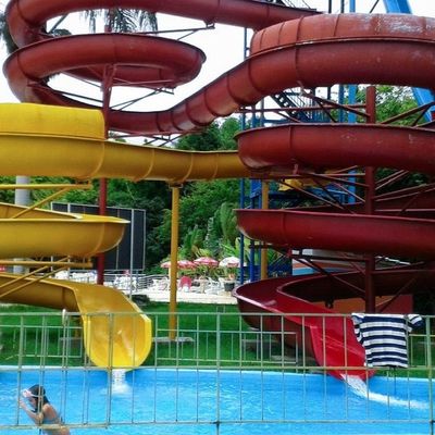 Goede prijs. Kinderen Indoor speeltuin Water spelen Vermaakmachine Kinderen Glasvezel water glijbaan online