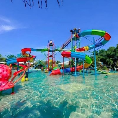 Water amusement pretpark buitenzwembad kleine glasvezel waterglijbaan