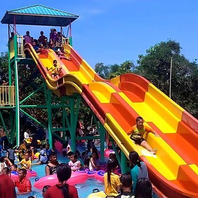 Waterthemapark Outdoor speeltuin Waterattractie Glasvezel glijbaan