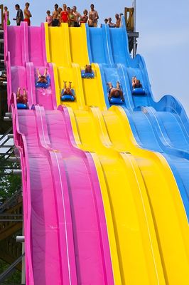kwaliteit Zwembad Glasvezel Waterglijbaan Amusement Hoge Snelheid Familie Voor Waterpark Waterspelen Fabriek