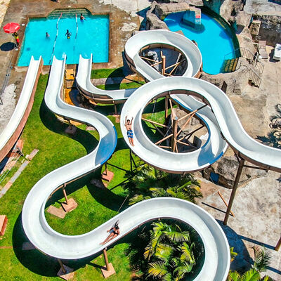 kwaliteit Grote Fiberglass Spiraal Waterglijbaan Voor Waterpark 6-8mm Dikte Commerciële Apparatuur Met 1 Jaar Garantie Fabriek