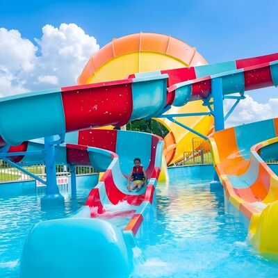 Enkele spiraalvormige glijbaan trechter glasvezel waterglijbaan voor commerciële buiten Aqua themapark Hotel Resort zwembad