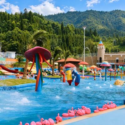 Interactieve splashpad met dieren thema met kinderen glijbanen kwallen peuter zwembad glasvezel voor openbaar park en achtertuin