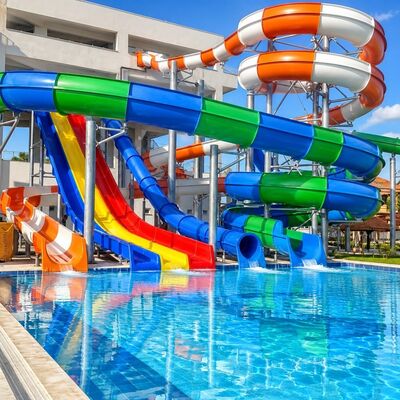 kwaliteit Meest Populaire Glasvezel Aqua Park Glijbanen Voor Zwembad Kleurrijke Glasvezel Attracties Fabriek
