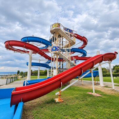 Goede prijs. Gecombineerde waterglijbaan op maat met spiraal- en buizenstroom voor waterparken met ROHS online