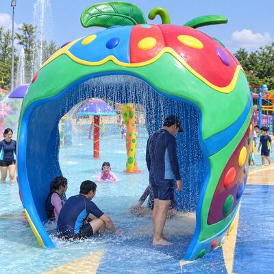 Goede prijs. Speelse Apple Fiets Splash Pad Park Waterfuncties Met Tunnels En Interactieve Sprays online
